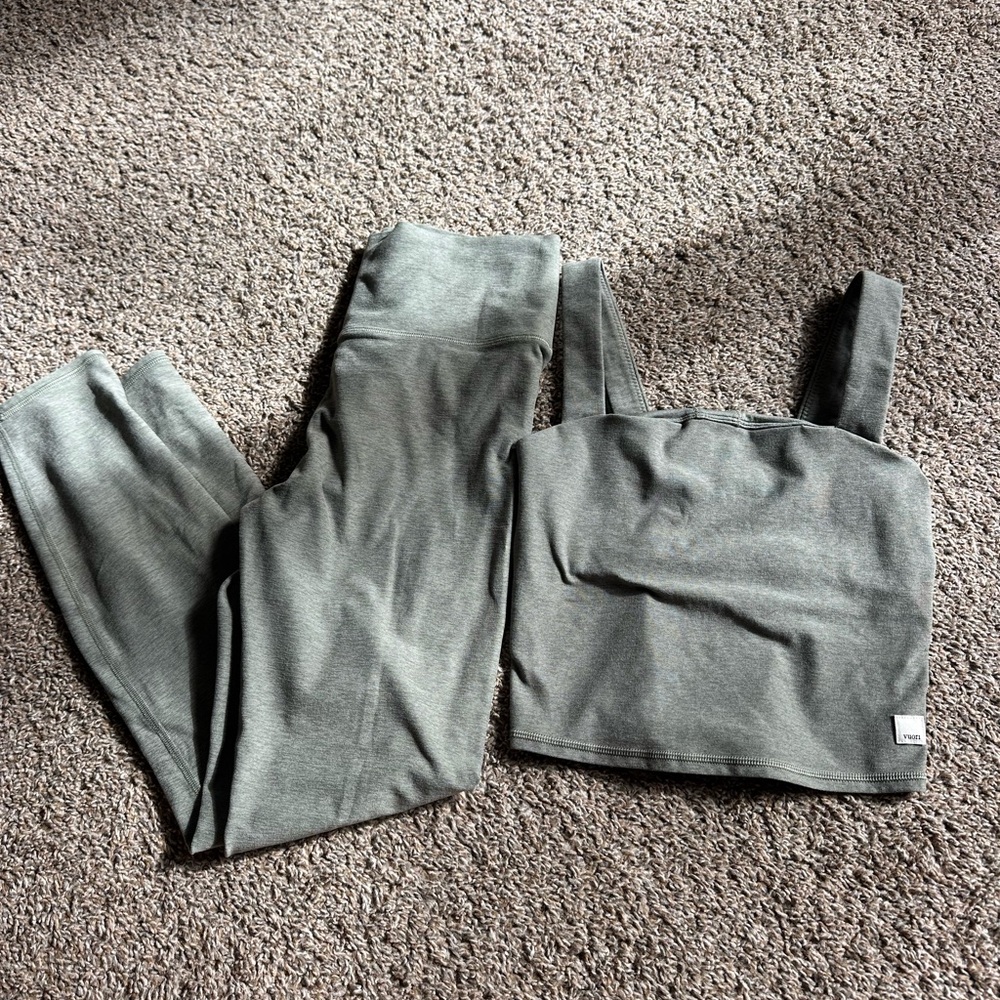 Olive Green Seamless Active Set(S top, M bottom) - Crop Tank & Leggings - VUORI